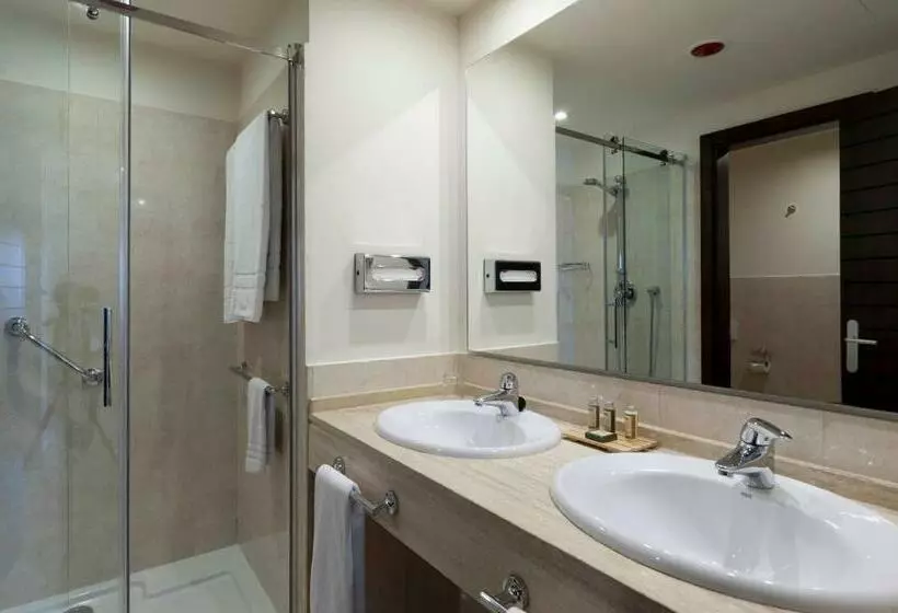 سوییت جونیور با چشمانداز دریا, Impressive Playa Granada Golf