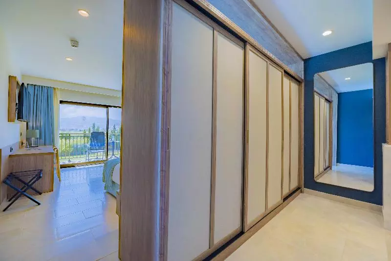 اتاق اساندارد با چشمانداز جانبی به دریا, Impressive Playa Granada Golf