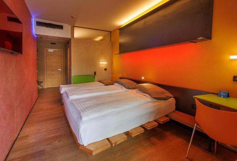 חדר סטנדרט לשלושה עם מרפסת, Ambienthotel Primaluna