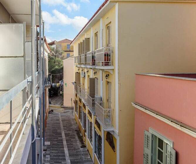 带城市景观的标准间, Agamemnon