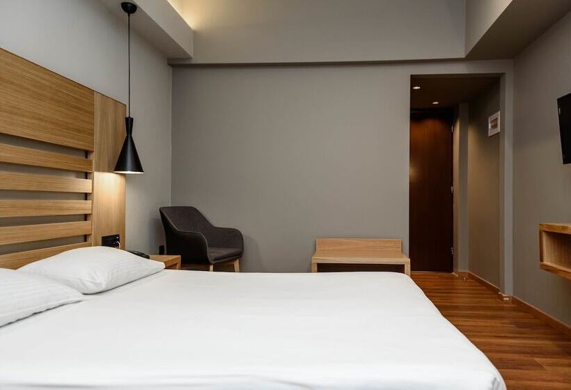 带城市景观的标准间, Agamemnon