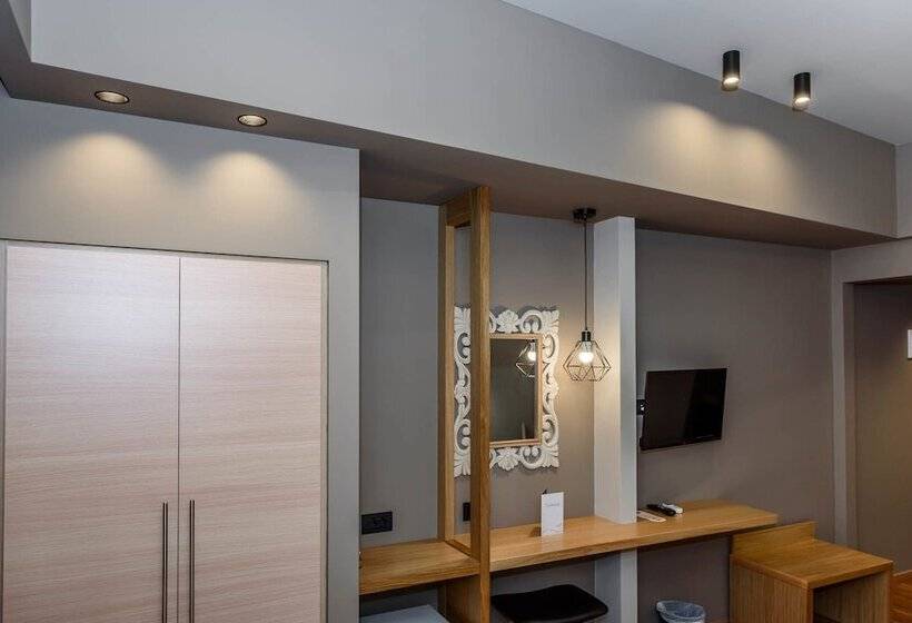 带城市景观的标准间, Agamemnon