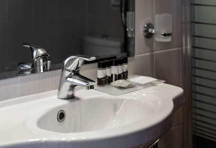 标准三人间, Agamemnon