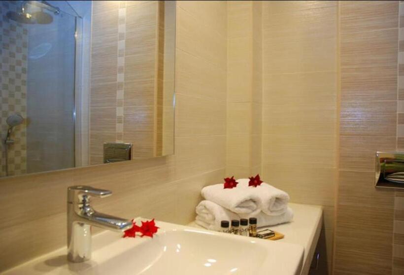 غرفة قياسية ثلاثية, Albatros