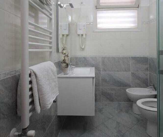 スタンダード4人部屋, Aquilia