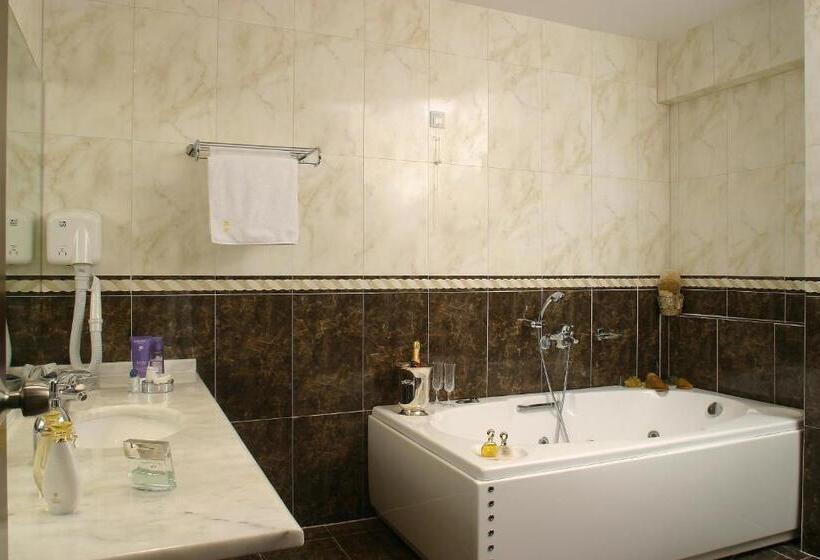 جناح مزود بجاكوزى, Blue Sea Hotel Alimos