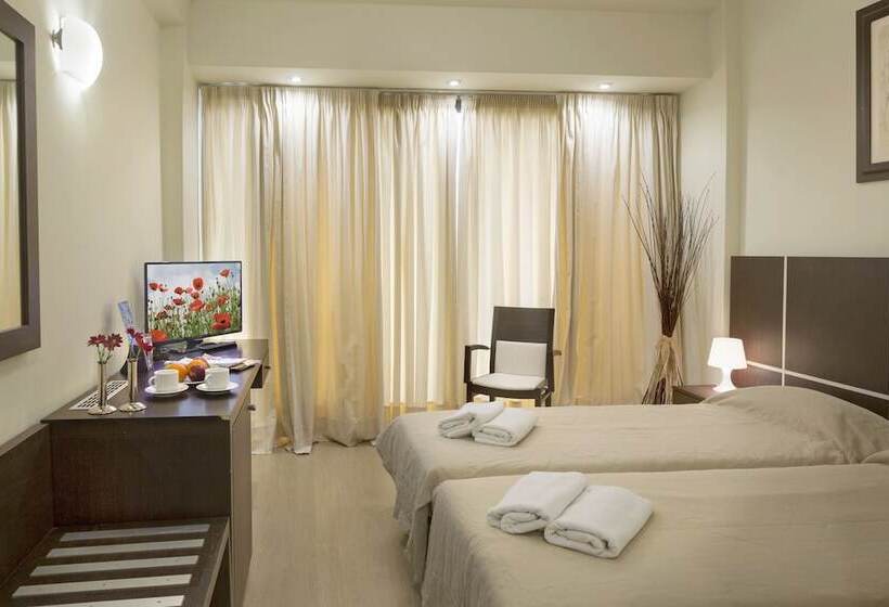 غرفة قياسية ثلاثية, Blue Sea Hotel Alimos