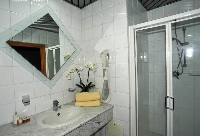 غرفة كلاسيكية ثلاثية, Borgo Marina