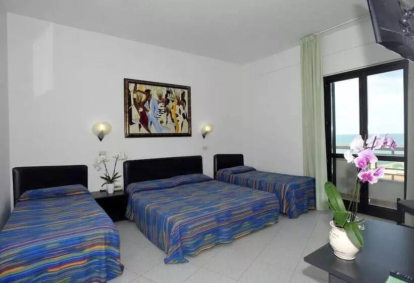 اتاق کلاسیک سه تخته, Borgo Marina