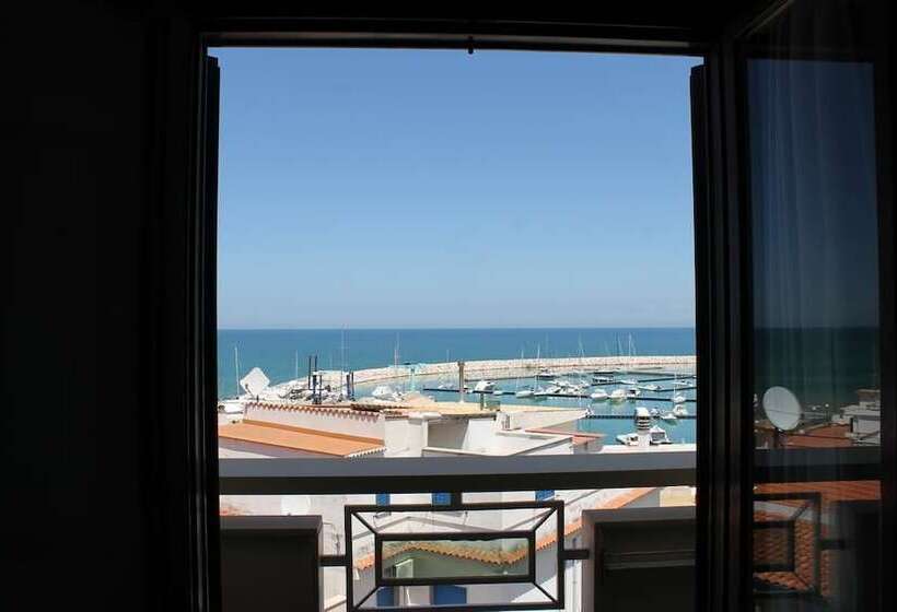 Трехместный Номер Классика, Borgo Marina