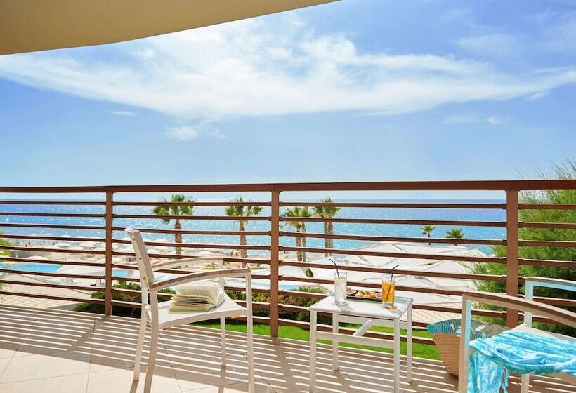Номер Superior Вид на Море, Capovaticano Resort Thalasso Spa