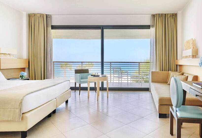غرفة سوبيريور مطلّة علي البحر, Capovaticano Resort Thalasso Spa