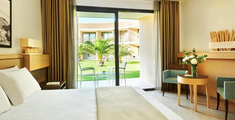 غرفة كلاسيكية مطلّة علي الحديقة, Capovaticano Resort Thalasso Spa