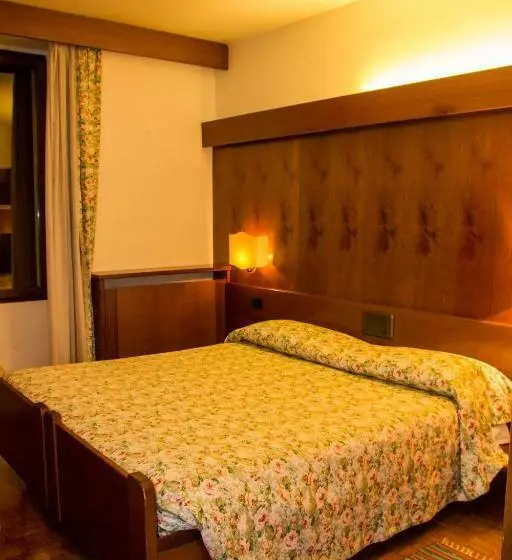 Economy Triple Room, Carlone