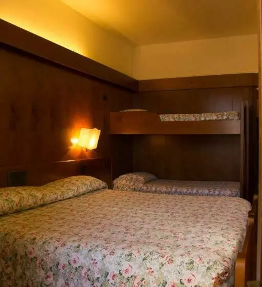 Economy Quadruple Room, Carlone