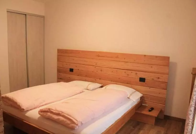 Suite z Hydromasażem, Carlone