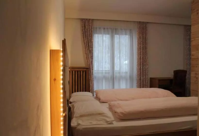Suite z Hydromasażem, Carlone