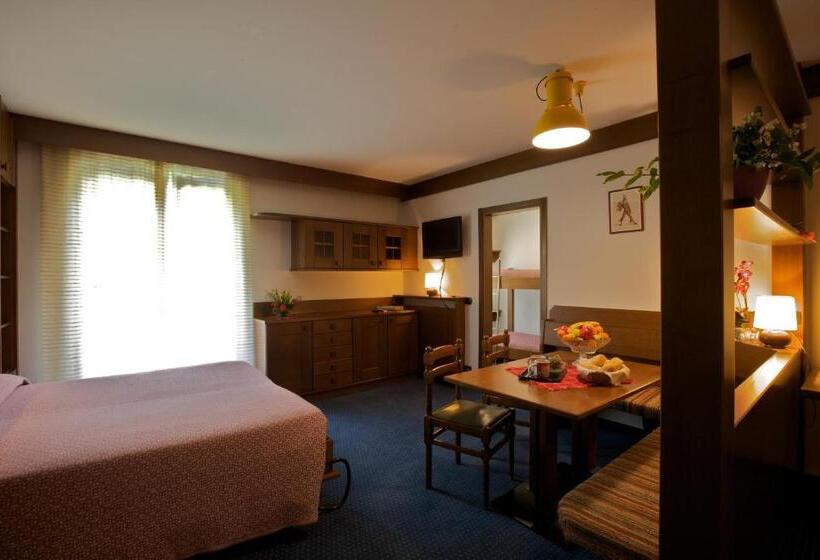 חדר סטנדרט לארבעה, Carlone