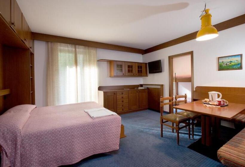 חדר סטנדרט לארבעה, Carlone