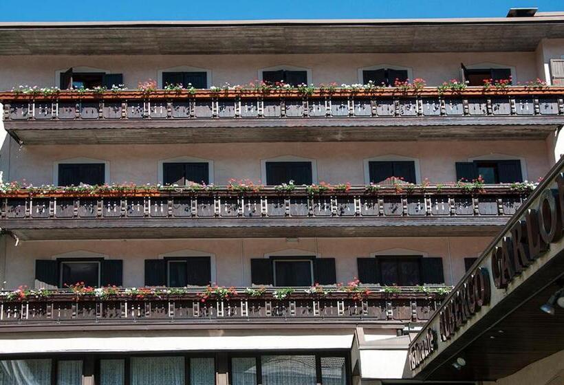 חדר סטנדרט לשלושה, Carlone