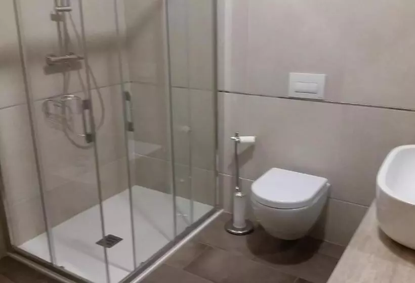 Pokój Standard Trzyosobowy, Carlone