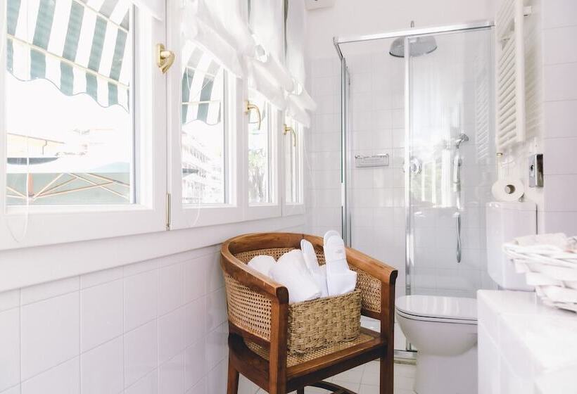 غرفة قياسية, Eveline Portosole