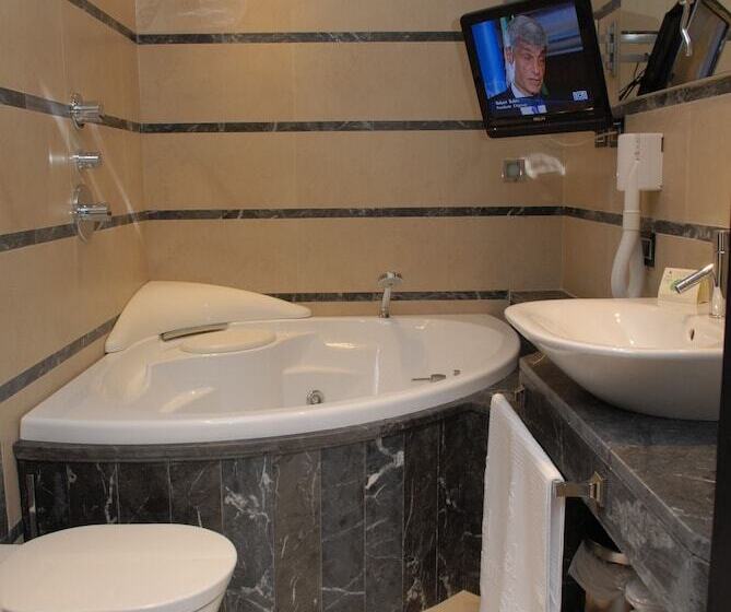 סוויטת ג'וניור, Excelsior