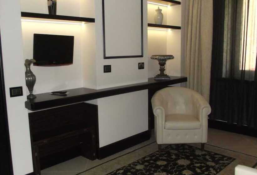 סוויטת ג'וניור, Excelsior