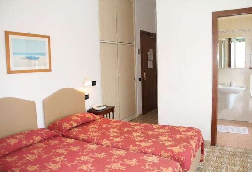 غرفة قياسية ثلاثية, Garden