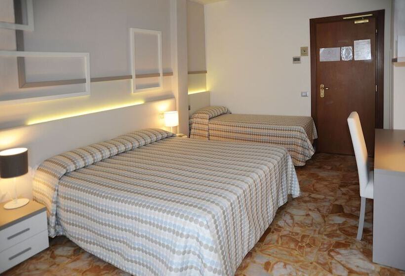 غرفة قياسية ثلاثية, Garden