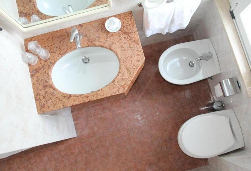 غرفة قياسية ثلاثية, Garden