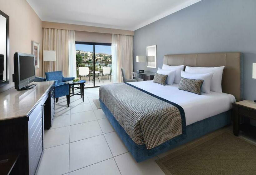 اتاق خانوادگی با چشم‌انداز استخر, JAZ Aquamarine