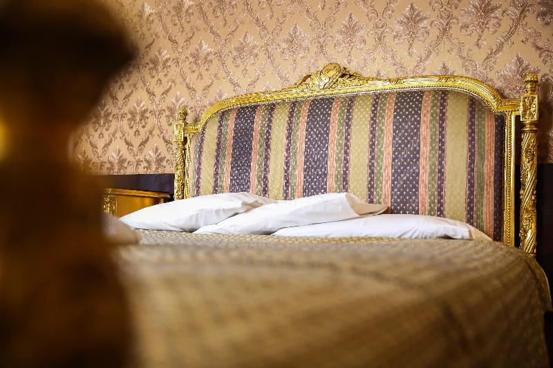 غرفة قياسية, Original