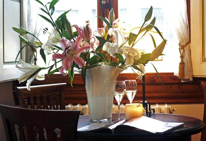 اتاق کلاسیک سه تخته, Residenza Millennium