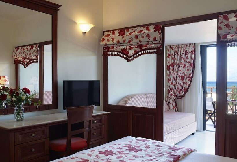 غرفة عائلية مطلّة علي البحر, Roda Beach Resort & Spa