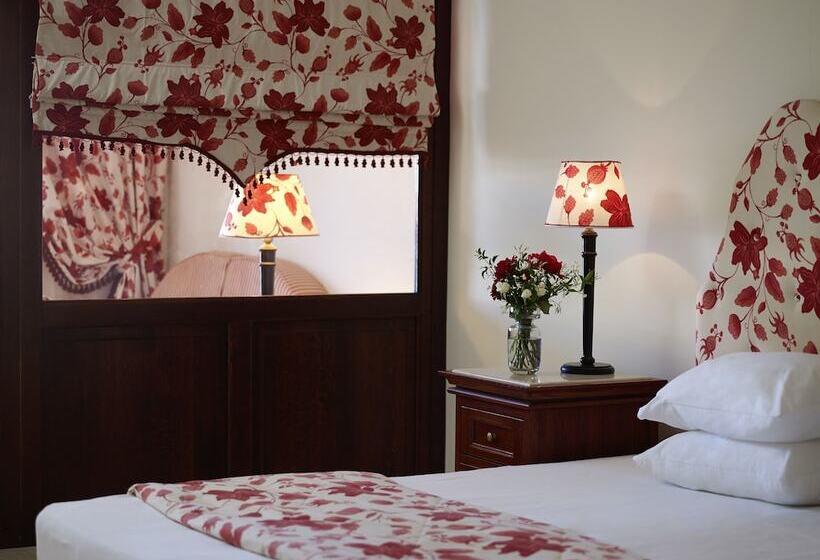 غرفة عائلية مطلّة علي الحديقة, Roda Beach Resort & Spa