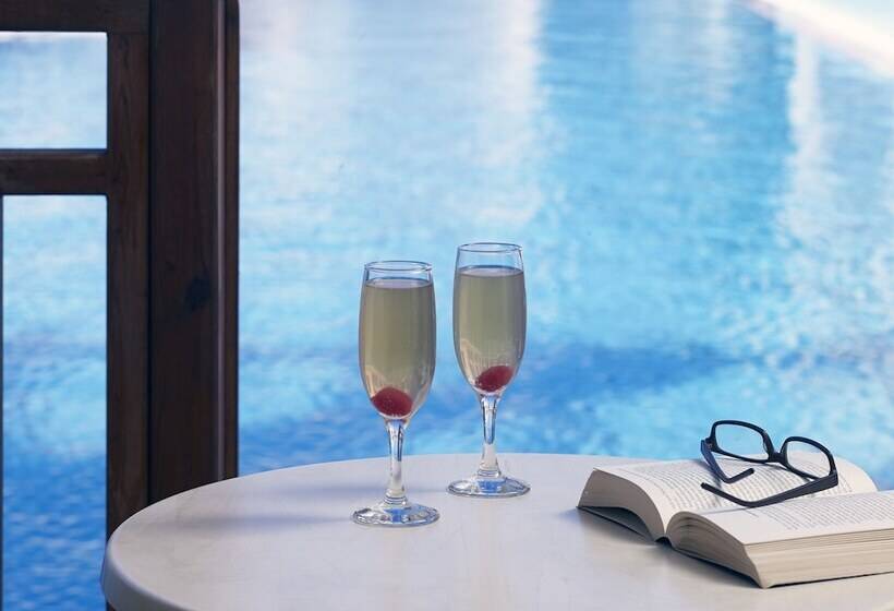 غرفة عائلية, Roda Beach Resort & Spa