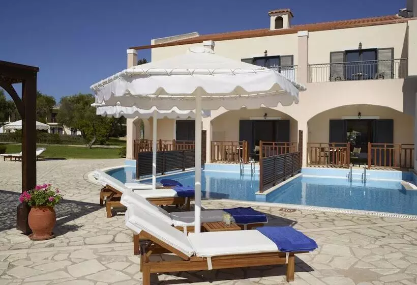 Perhehuone, Roda Beach Resort & Spa