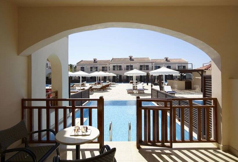 غرفة عائلية, Roda Beach Resort & Spa
