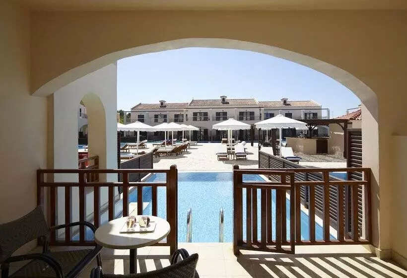 Perhehuone, Roda Beach Resort & Spa