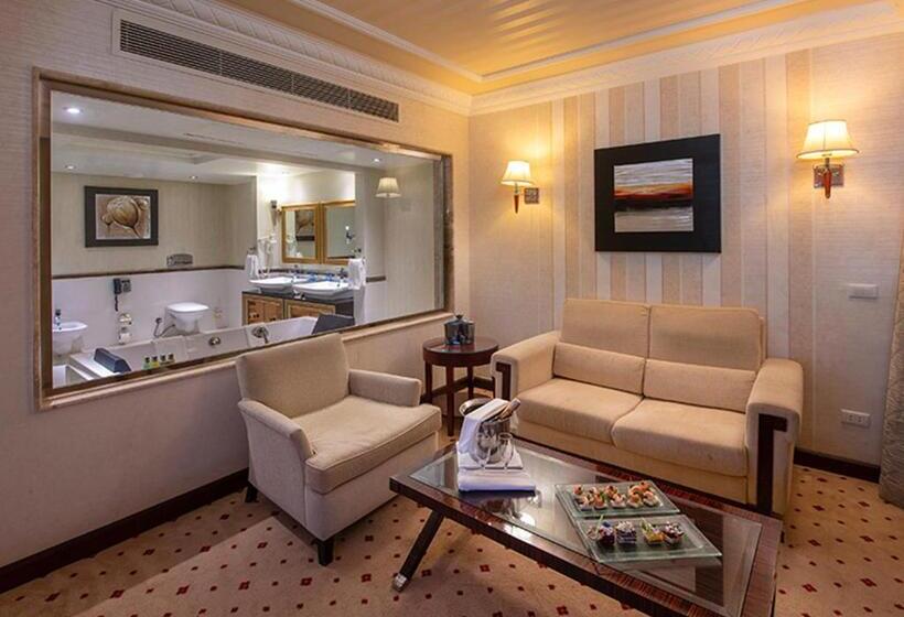 سوئیت با چشم‌انداز دریا و هیدروماساژ, Premier Le Reve Hotel & Spa Sahl Hasheesh   Adults Only 16 Years Plus