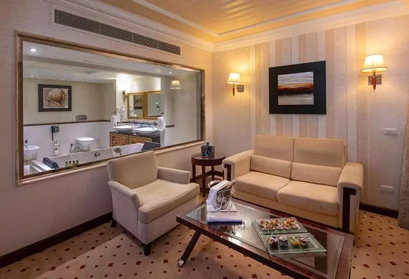 سوئیت با چشم‌انداز دریا و هیدروماساژ, Premier Le Reve Hotel & Spa Sahl Hasheesh   Adults Only 16 Years Plus