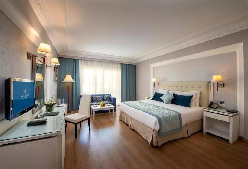 اتاق اساندارد با چشم‌انداز جانبی به دریا, Premier Le Reve Hotel & Spa Sahl Hasheesh   Adults Only 16 Years Plus