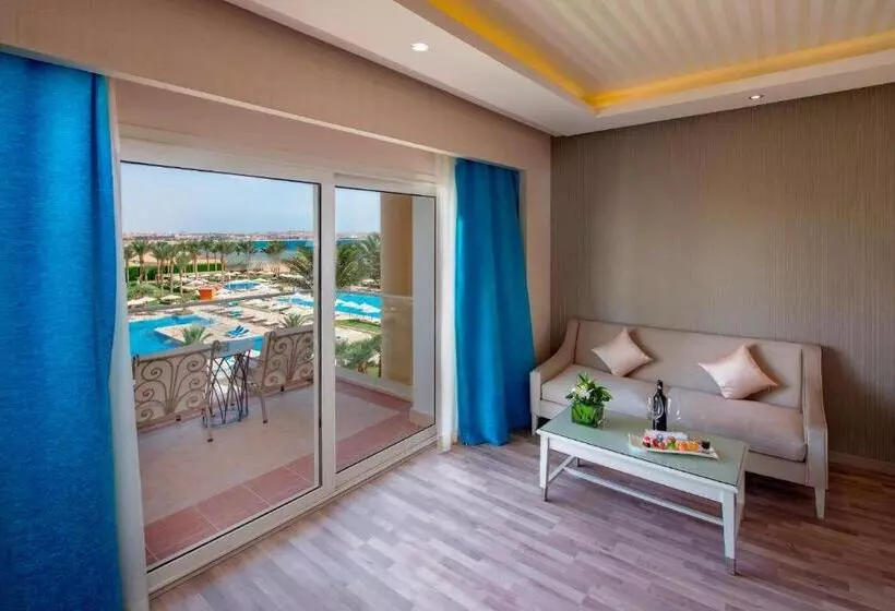 سوئیت پریمیوم با چشم‌انداز دریا, Premier Le Reve Hotel & Spa Sahl Hasheesh   Adults Only 16 Years Plus