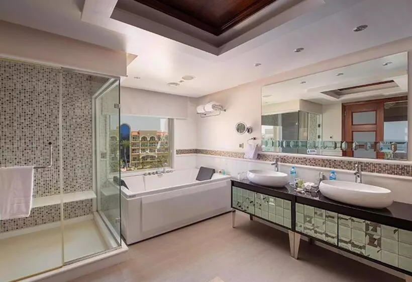 سوییت با چشم‌انداز دریا, Premier Le Reve Hotel & Spa Sahl Hasheesh   Adults Only 16 Years Plus