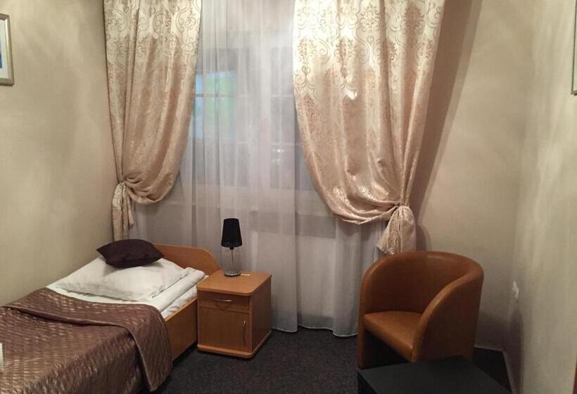 Standard Yhden Hengen Huone, Roko