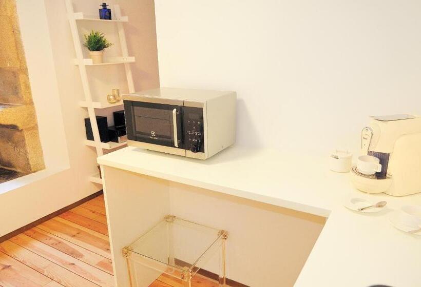 스탠다드 스튜디오, Condes De Azevedo Palace Apartments