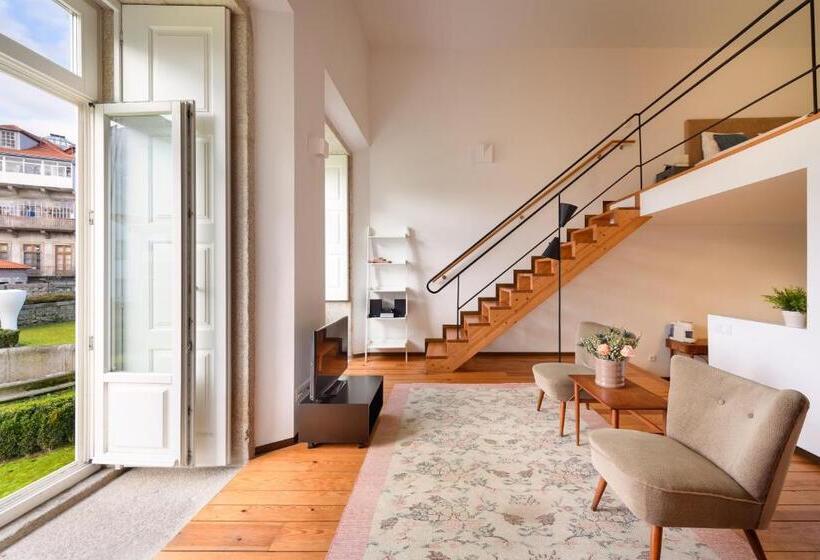 استودیوی سوپریور, Condes De Azevedo Palace Apartments