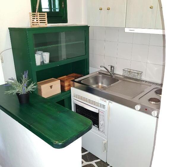 شقة غرفة واحدة, Andromeda