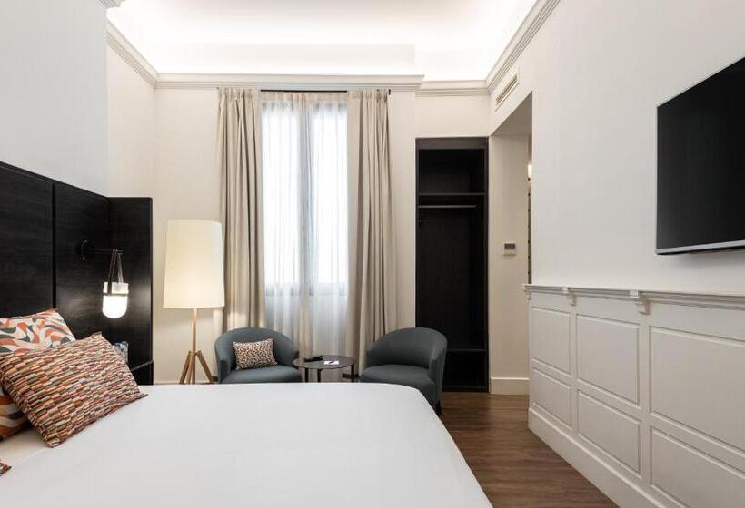 اتاق خانوادگی, Toc Hostel Málaga